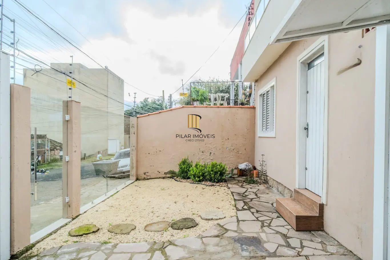 Casa de 3 dormitórios à venda em Santa Tereza, Porto Alegre.