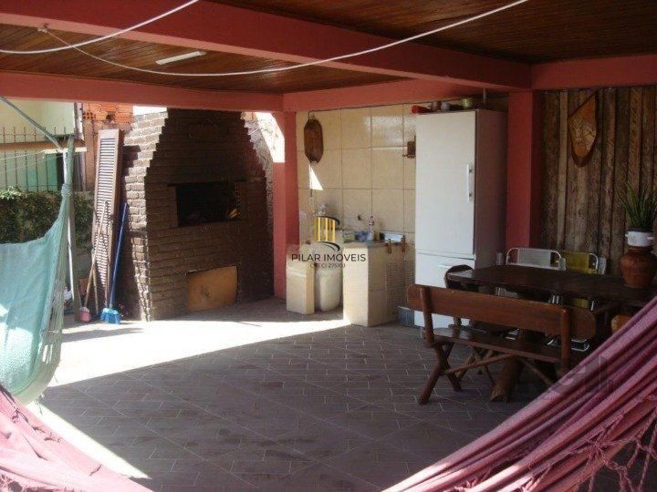 Casa 4 dormitórios no bairro Nonoai