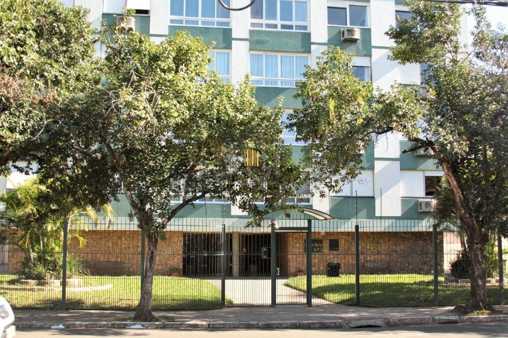Apartamento com 03 dormitórios, churrasqueira e vaga de garagem no Menino Deus