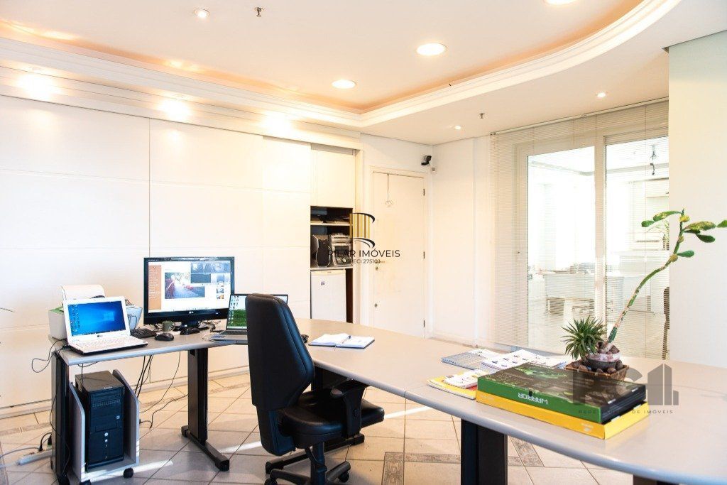 Sala 40m² , com 01 vaga coberta.