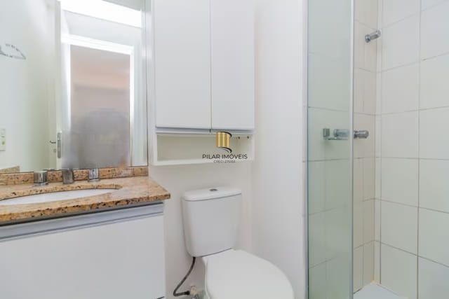 Apartamento de 2 dormitórios à venda em São Geraldo, Porto Alegre.