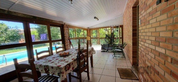 Casa 4 dormitórios no bairro Teresópolis