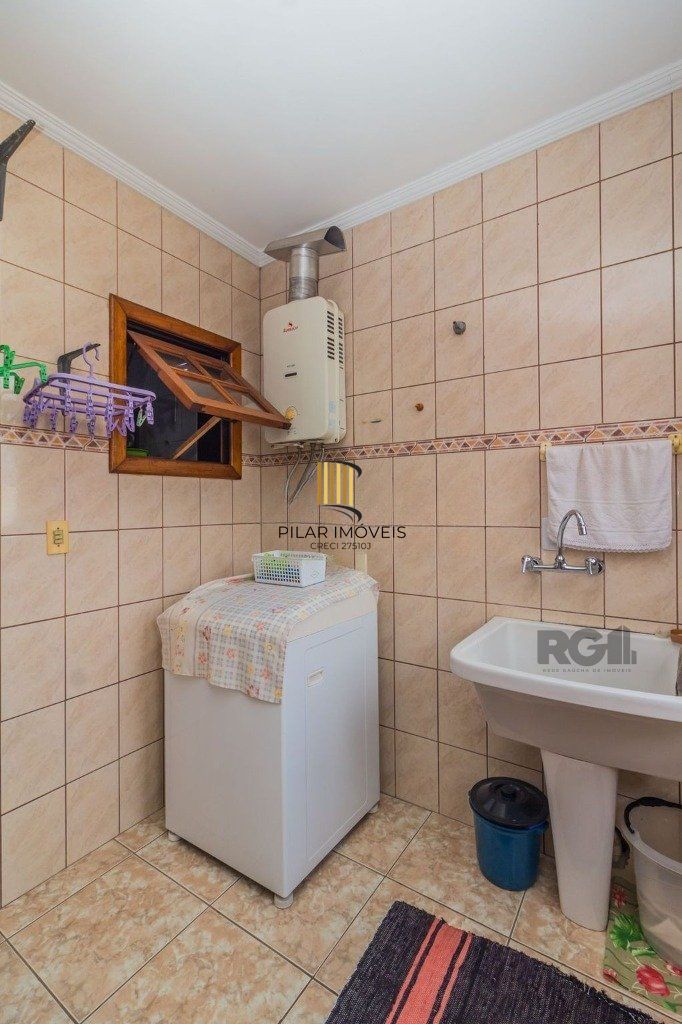 Casa de 4 dormitórios no bairro Sarandi