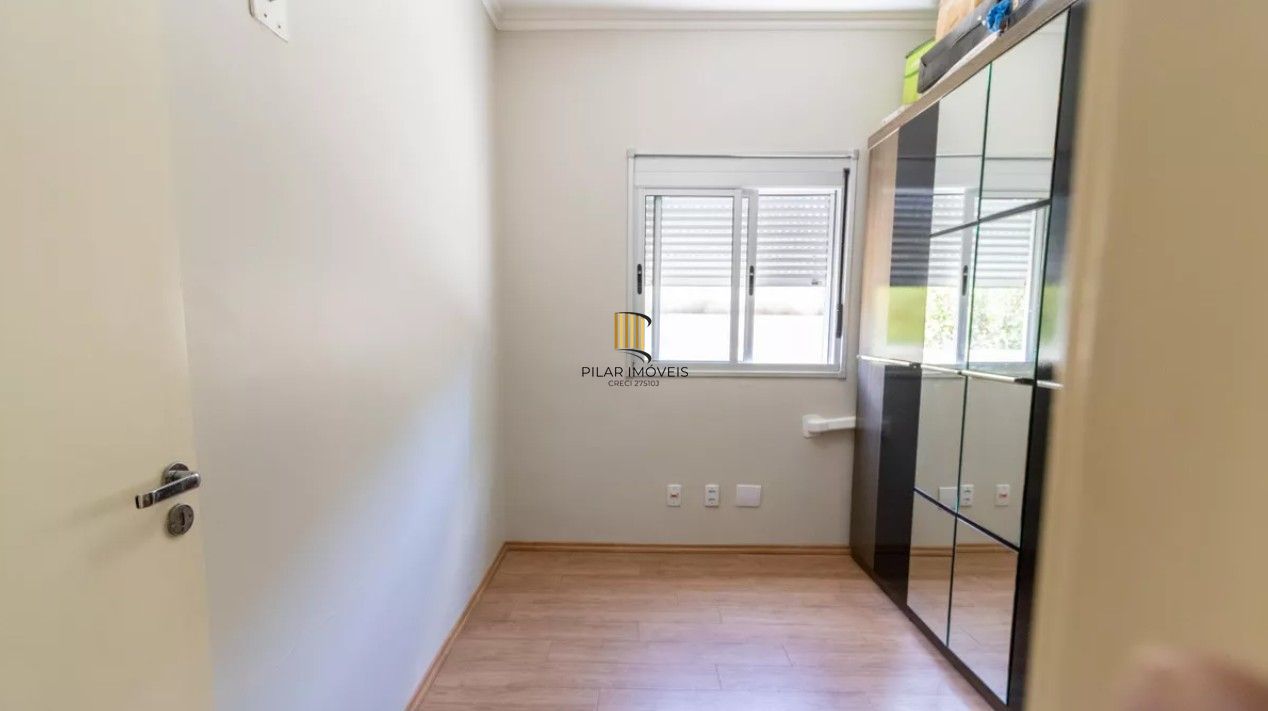 Apartamento de 2 dormitórios com 1 vaga de garagem escriturada, na Rua Dom Vital, Bairro Glória.