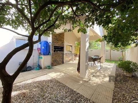 Casa 3 dormitórios a uma quadra da avenida Teresópolis e cinco minutos do Bourbon Shopping Teresópolis