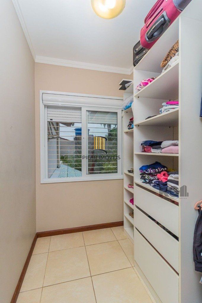 Casa 3 dormitórios a uma quadra da avenida Teresópolis e cinco minutos do Bourbon Shopping Teresópolis