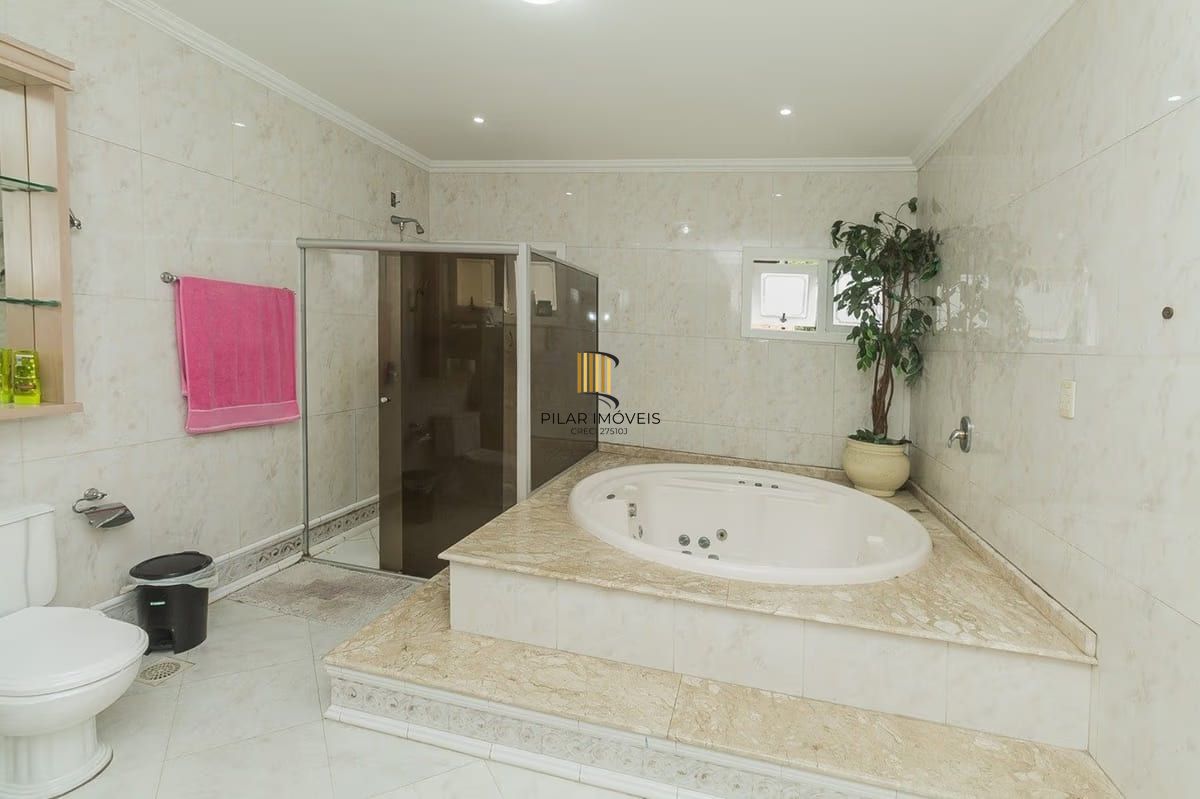 Casa com 5 dormitórios à venda em Parque Santa Fé, Porto Alegre.