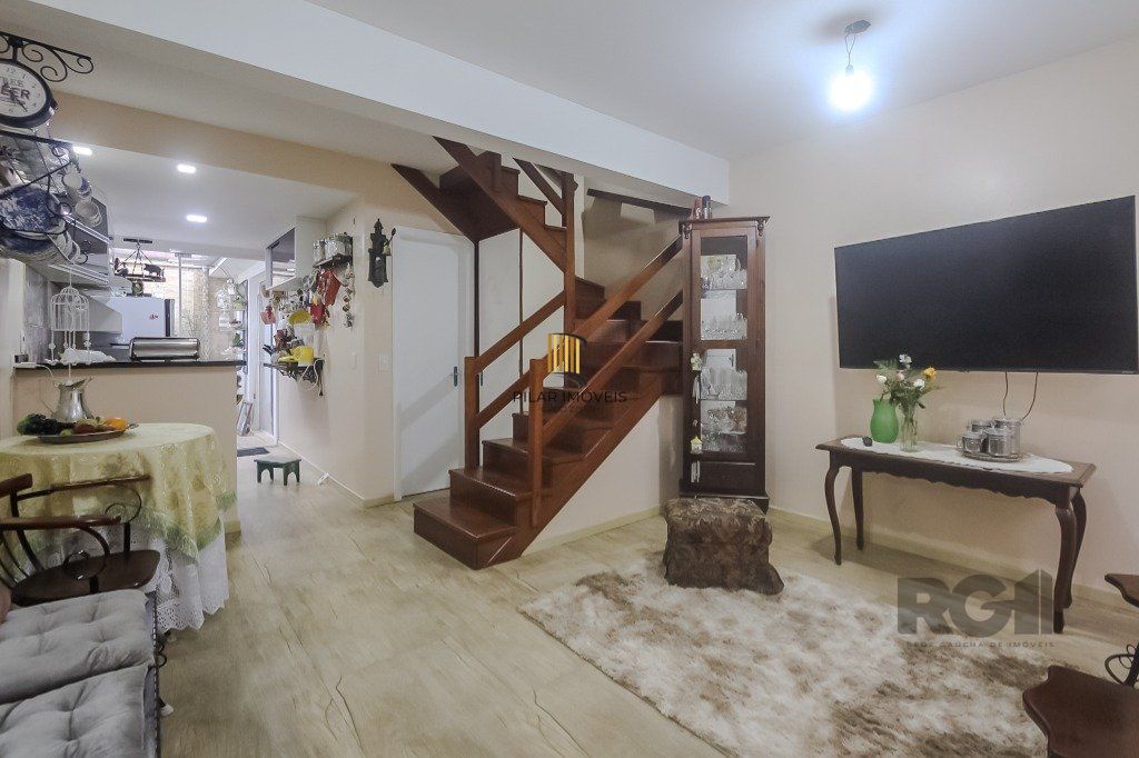 Casa em condomínio, 77m², 2 dormitórios e 2 vagas no bairro Humaitá