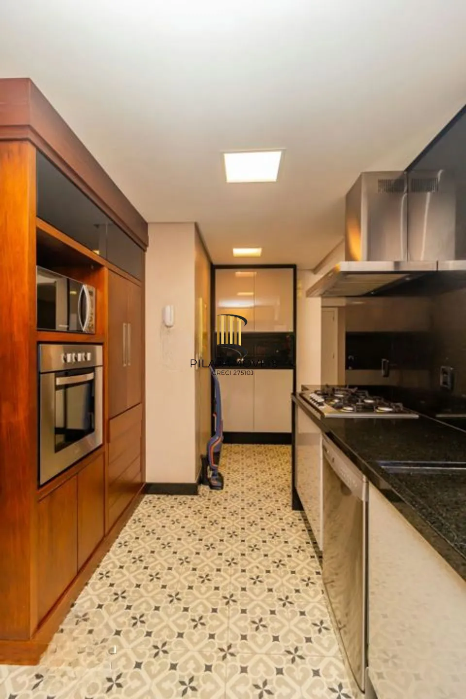 Apartamento de 3 dormitórios à venda em Bela Vista, Porto Alegre.