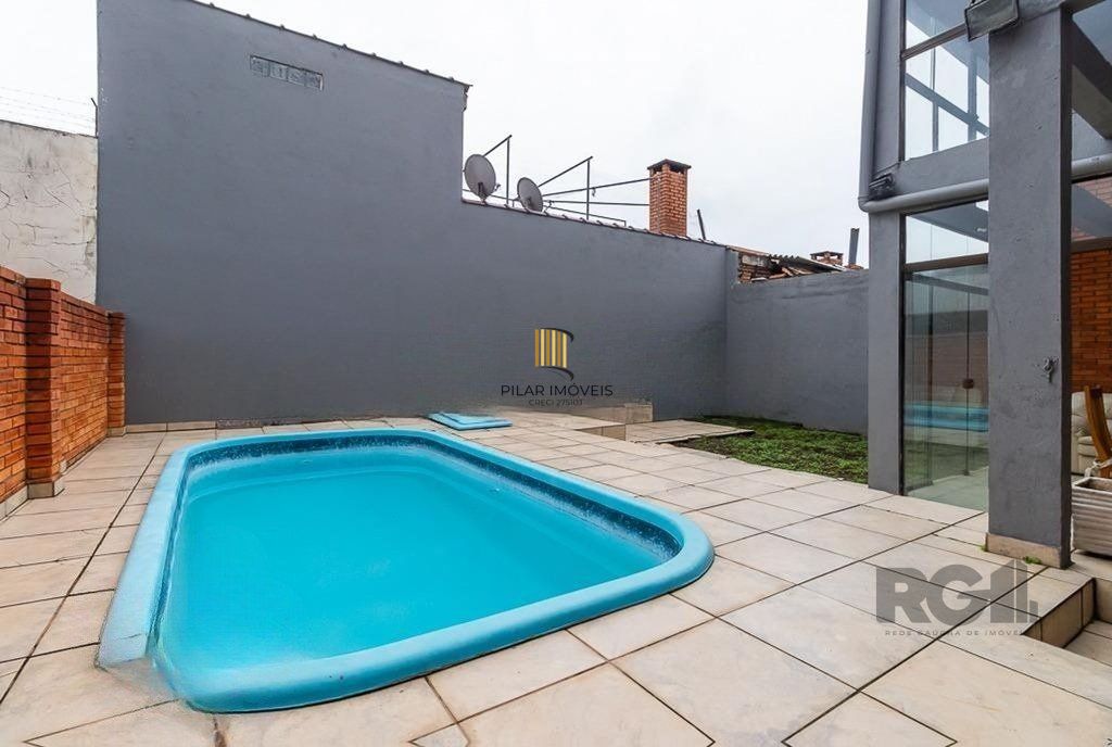 Casa de 245m² com 5 dormitórios no bairro Sarandi