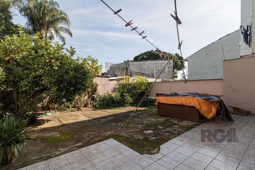 Casa Mista 266m² - 4 dormitórios, 1 suíte, 3 vagas no bairro Parque Santa Fé