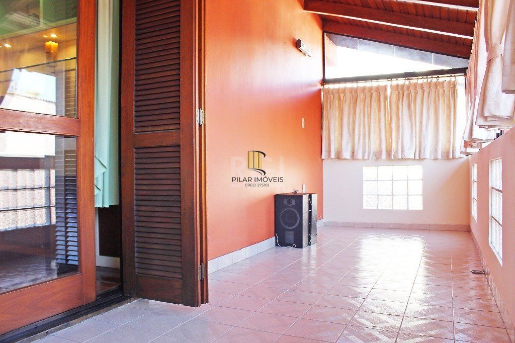 Casa para Venda - 300m², 4 dormitórios, sendo 1 suites, 4 vagas - Coronel Aparício Borges