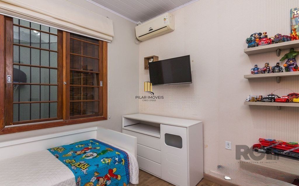 Casa 03 dormitórios com piscina próxima a Av. Prof. Oscar Pereira e todos os recursos do bairro.