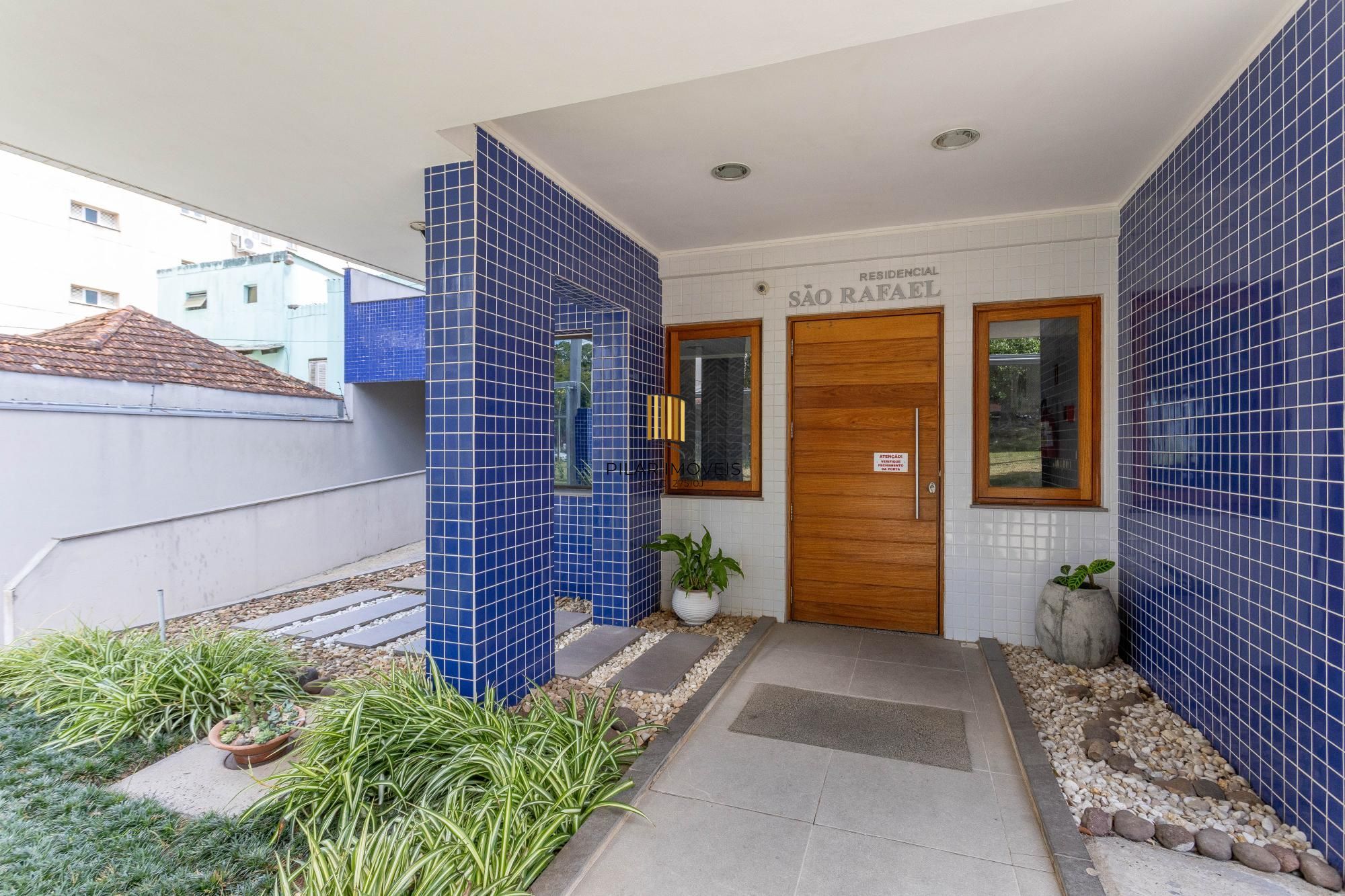 Apartamento à Venda com 2 Dormitórios (1 Suíte) e 2 Vagas Cobertas - Vila Ipiranga, Porto Alegre/RS