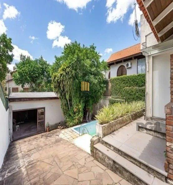 Excelente casa de 220m² com 3 dormitórios no bairro Tristeza.