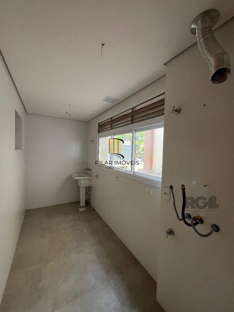Apartamento NOVO de 104m² - 3 dormitórios, 1 suíte, churrasqueira e 2 vagas de garagem no bairro Petrópolis