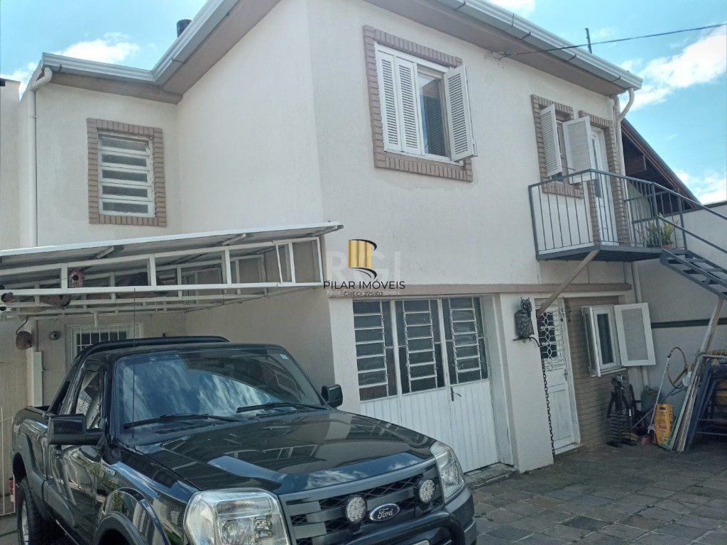 Casa para Venda - 384m², 3 dormitórios, sendo 1 suites, 3 vagas - Teresópolis