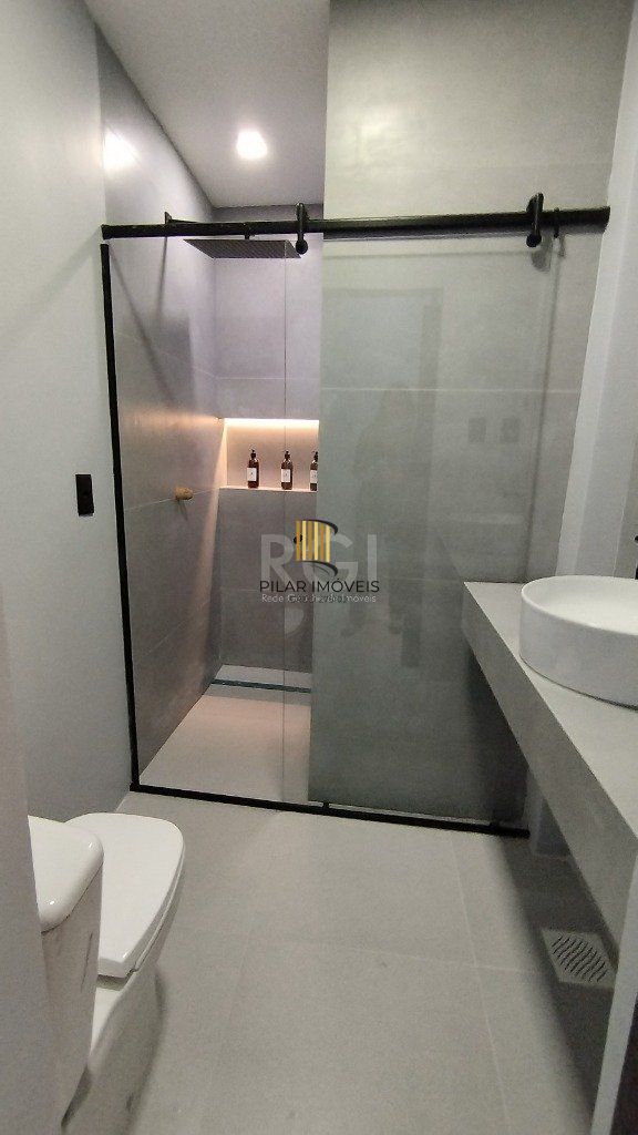 APTO MOBILIADO 30 M DA ORLA