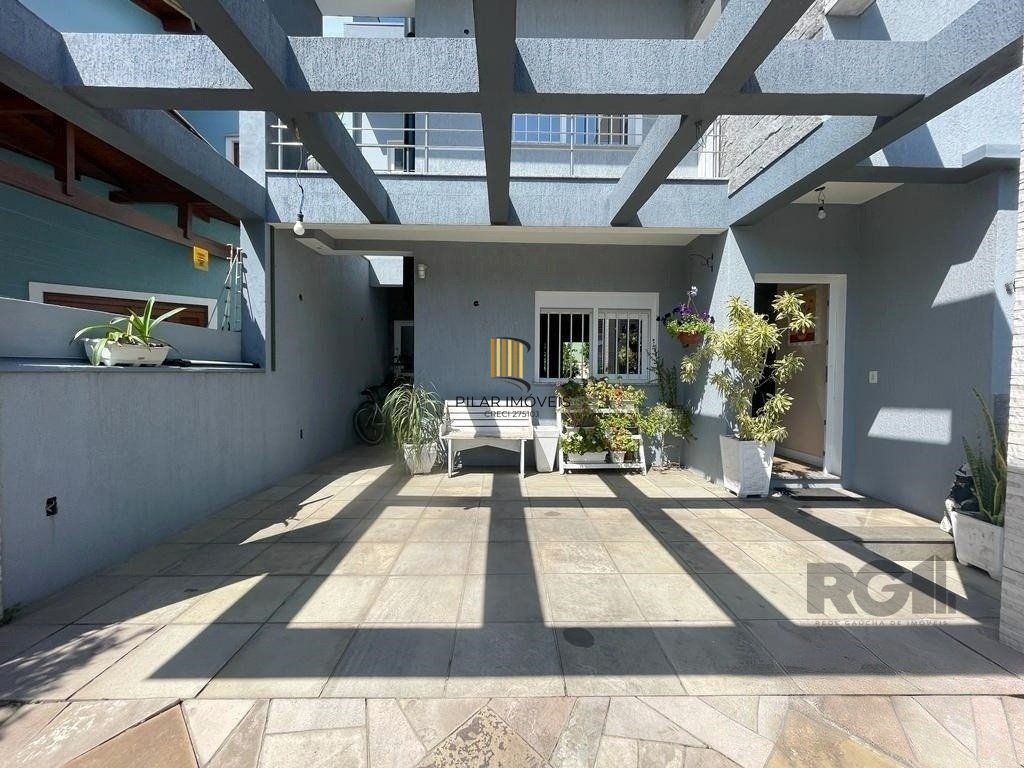 Casa 3 dormitórios no bairro Sarandi