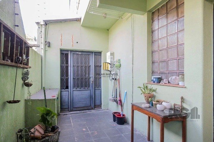 Casa 3 dormitórios no bairro Menino Deus