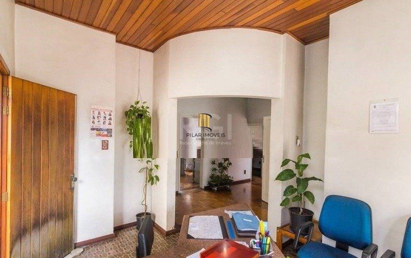 Predio para Venda - 120m², 3 dormitórios, 3 vagas - Partenon