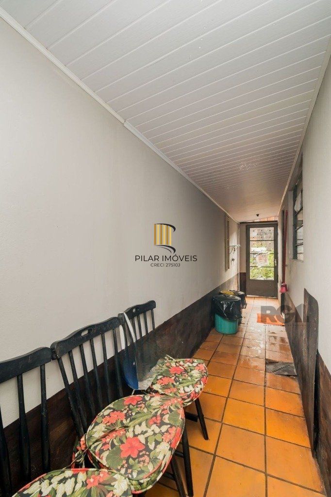 Casa de 2 dormitórios, no bairro Bom Jesus