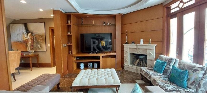 Excelente casa de  386m² com 04 dormitórios sendo 03 suítes.