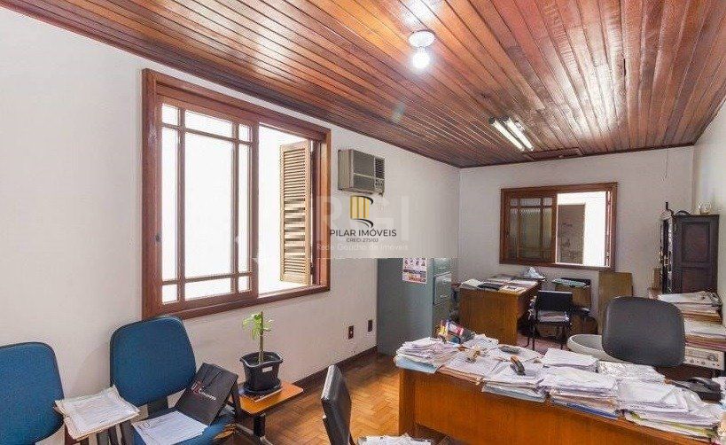 Predio para Venda - 120m², 3 dormitórios, 3 vagas - Partenon
