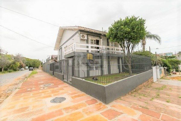 Casa para Venda - 238.35m², 4 dormitórios, sendo 1 suites, 2 vagas - Nonoai