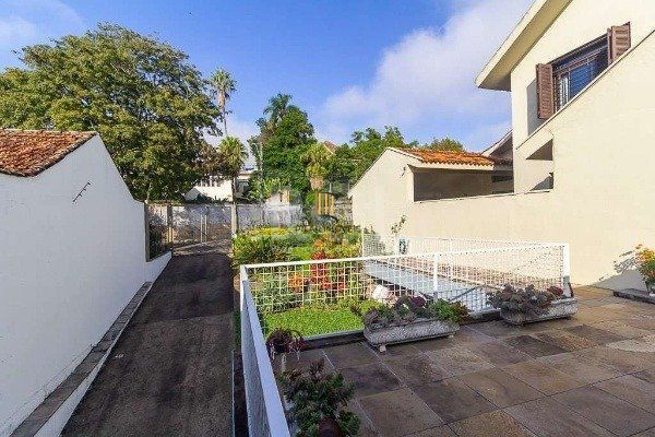 Casa para Venda - 227m², 3 dormitórios, sendo 1 suites, 4 vagas - Azenha