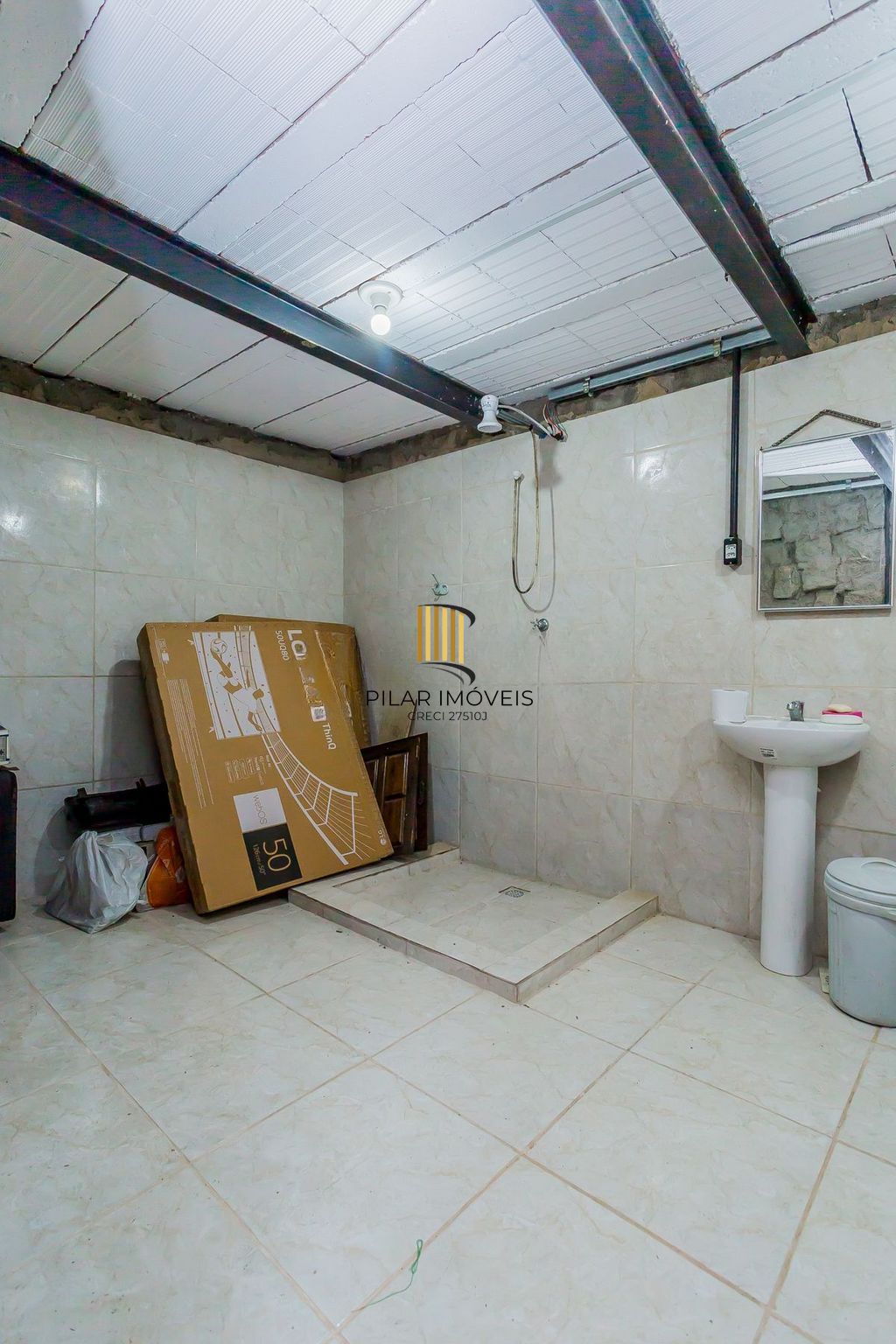 Casa de 6 dormitórios à venda No Bairro Jardim do Salso - Porto Alegre