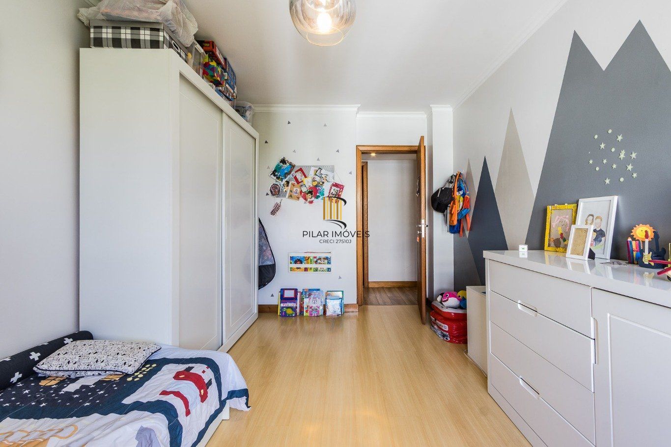 Apartamento com 3 quartos e 147m² à venda em Moinhos de Vento, Porto Alegre.