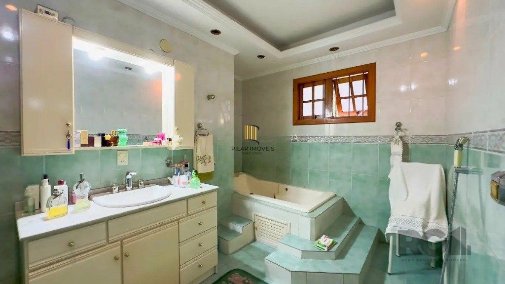 Casa com 4 quartos no bairro nonoai