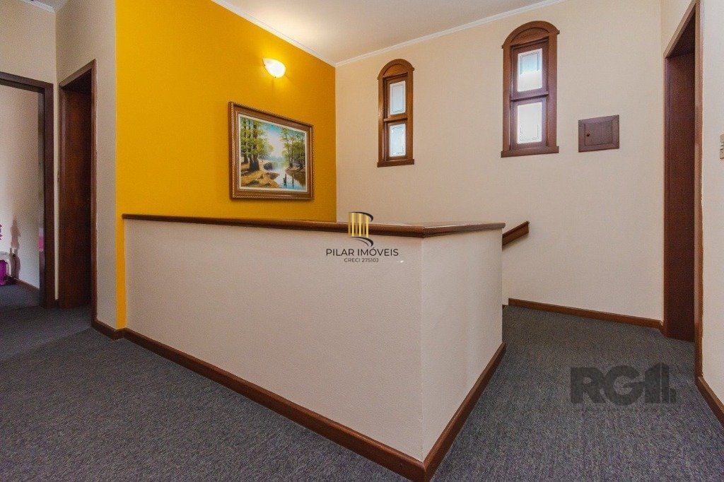 Casa com 4 dormitórios no bairro Morro Santana