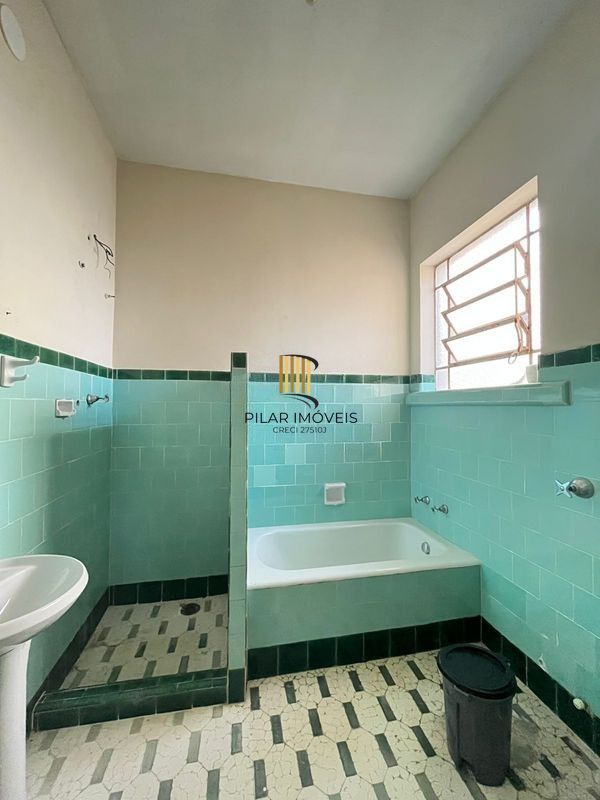 Casa 4 dormitórios no bairro Rio Branco em Porto Alegre para Alugar