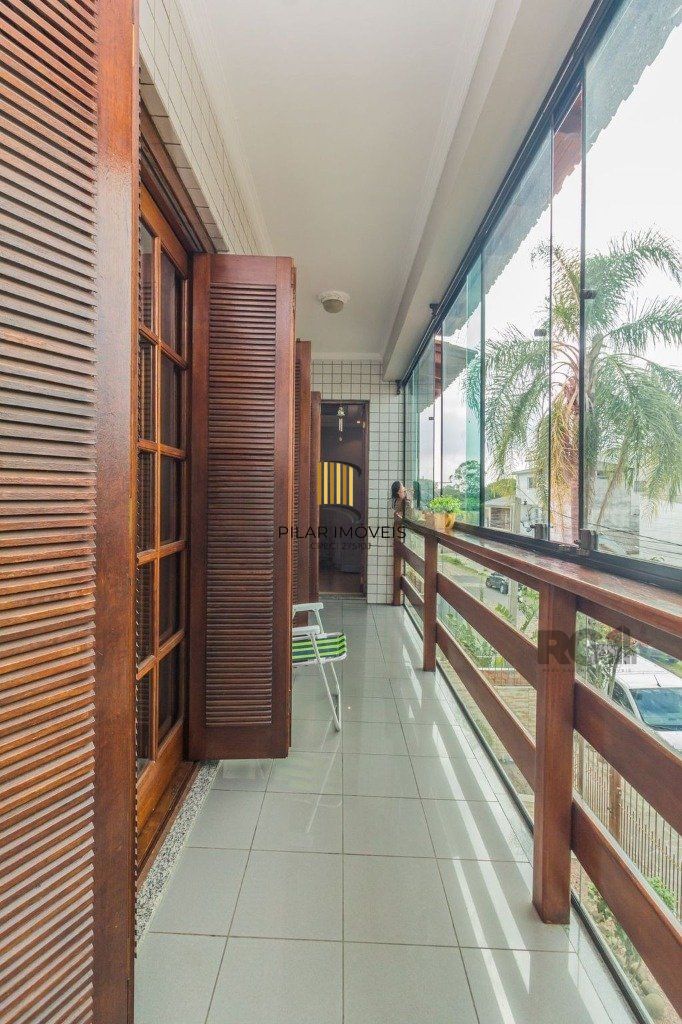 Casa de 4 dormitórios no bairro Sarandi