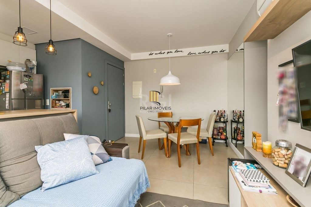Apartamento de 2 dormitórios, 1 suíte e 1 vaga de garagem no bairro Medianeira