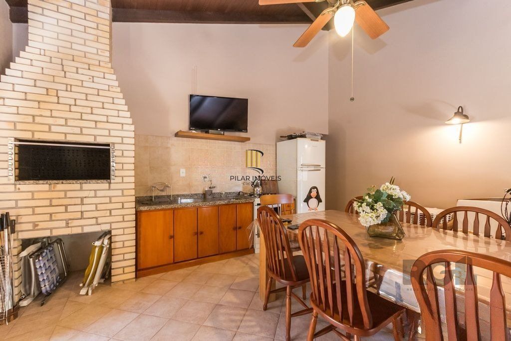 Casa de 3 dormitórios no bairro Chácara das Pedras