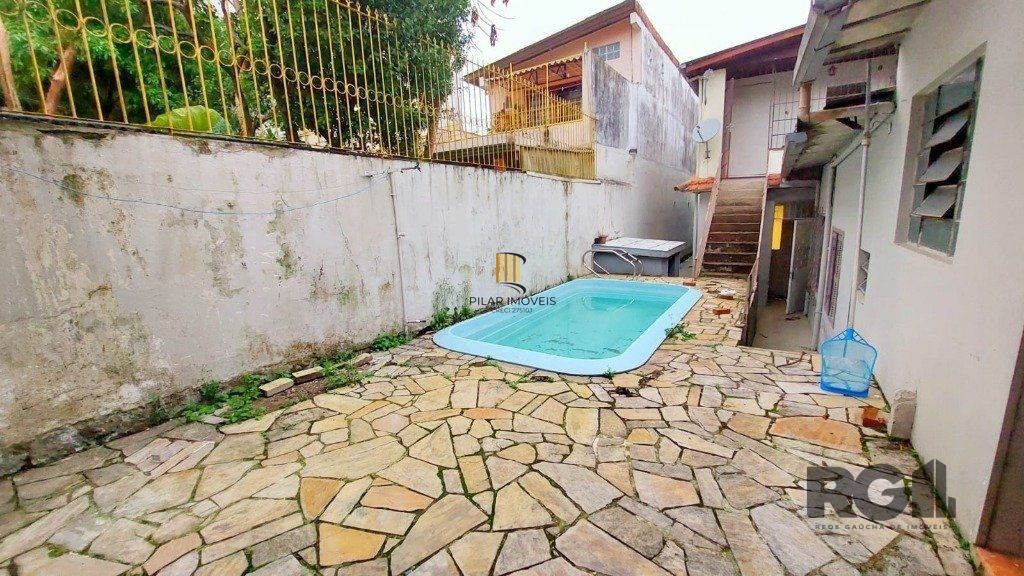Casa 3 dormitórios no bairro Azenha