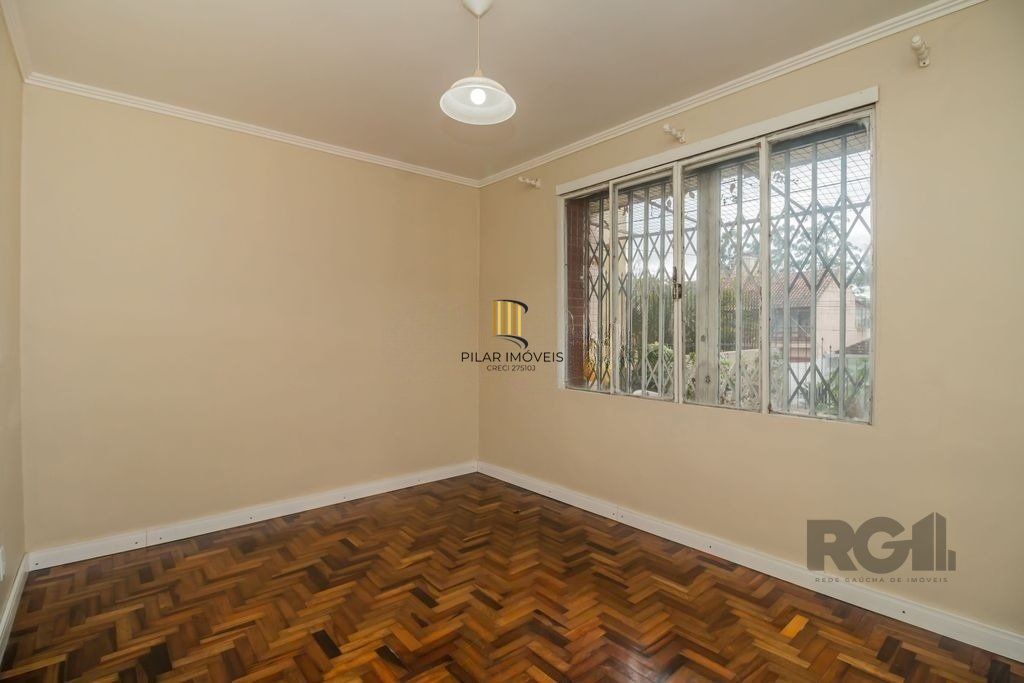 Excelente casa de 389,53m² com 8 dormitórios e 3 vagas.