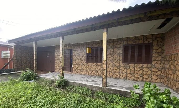 2 casas no pátio em Magistério