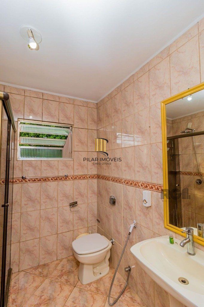 Casa de 4 dormitórios no bairro Espírito Santo