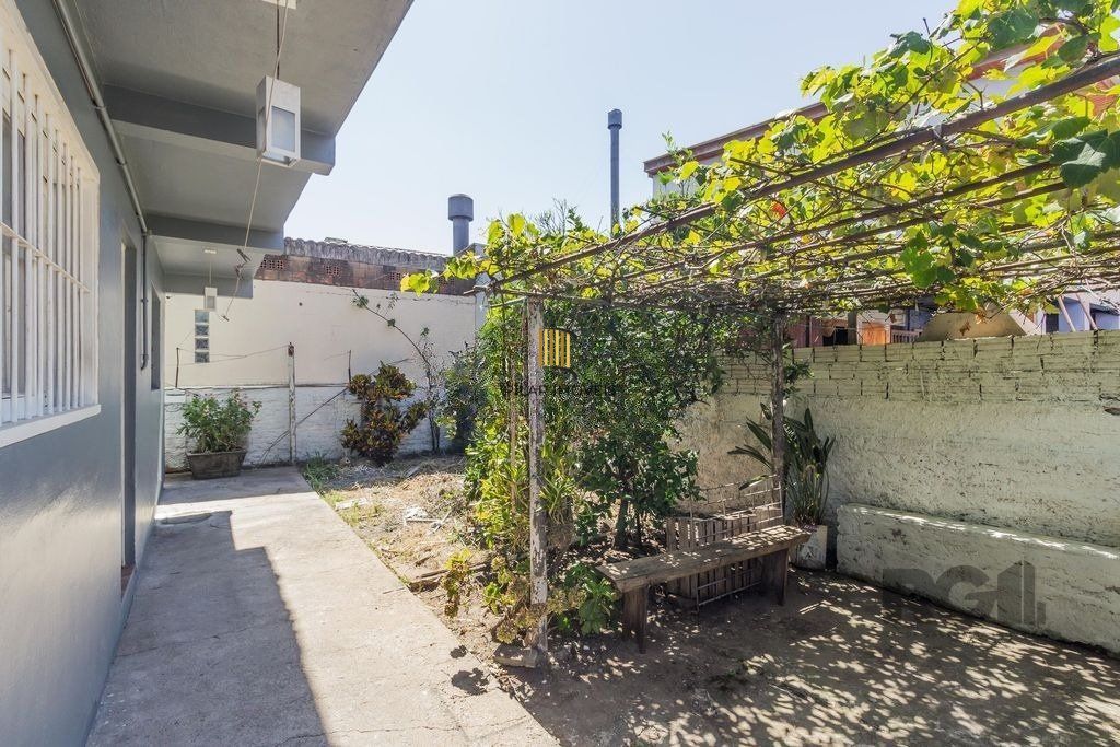 Casa de 5 dormitórios no bairro Sarandi
