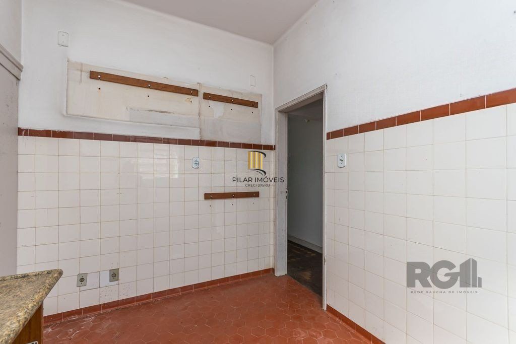 Casa de 4 dormitórios, no bairro Medianeira 
