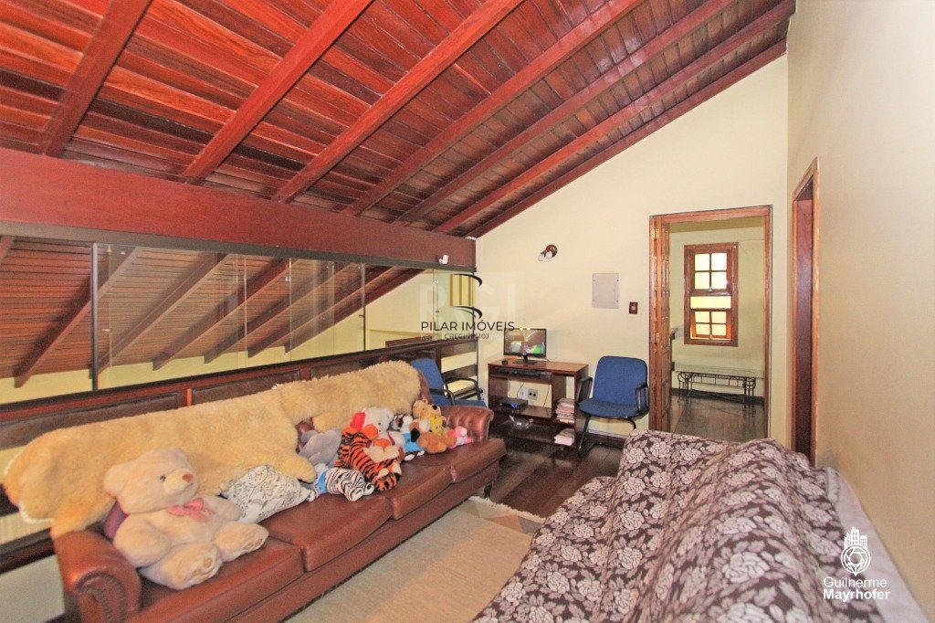 Casa para Venda - 326m², 3 dormitórios, sendo 3 suites, 4 vagas - Glória