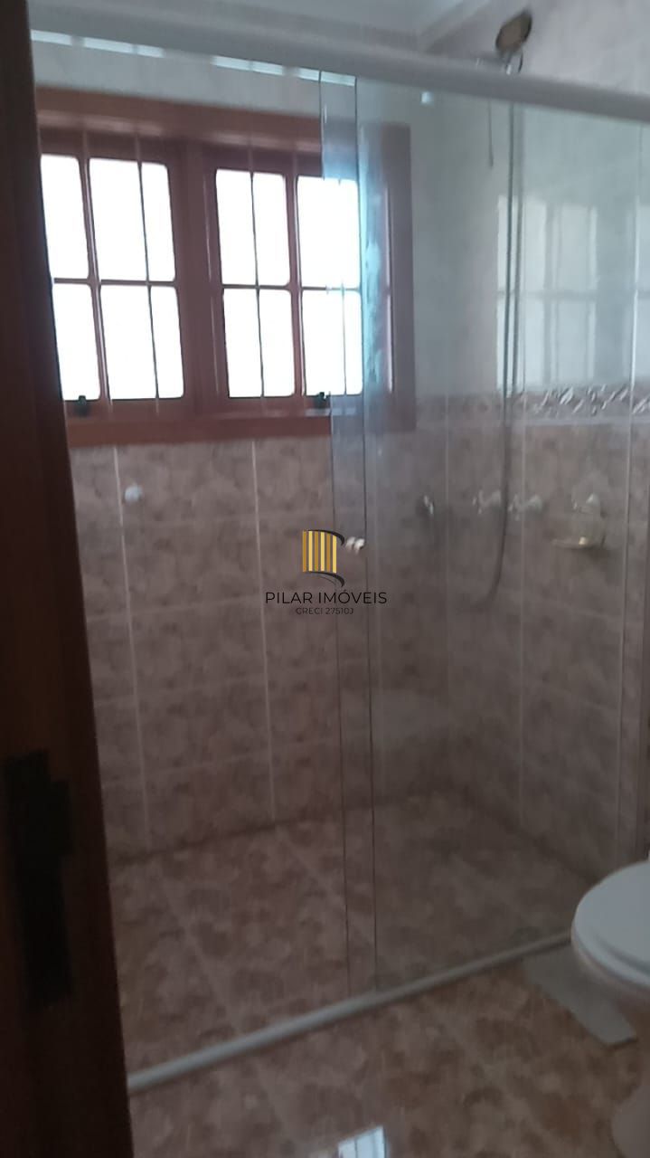 Casa 03 dormitórios, com páteo