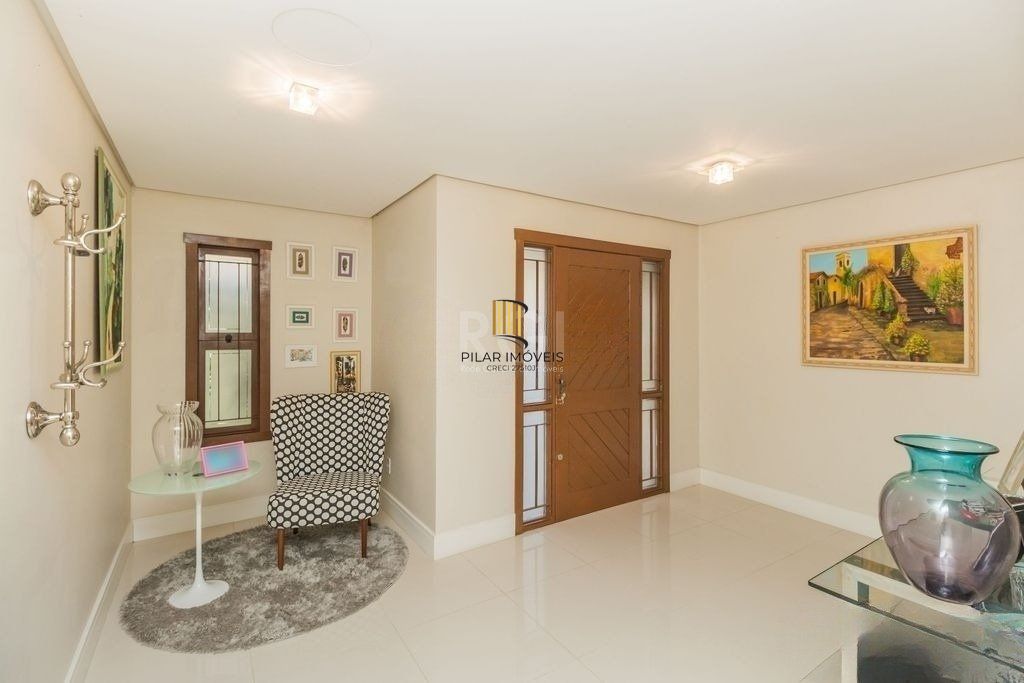Excelente casa de 466m² com 03 suítes e 4 vagas de garagem.