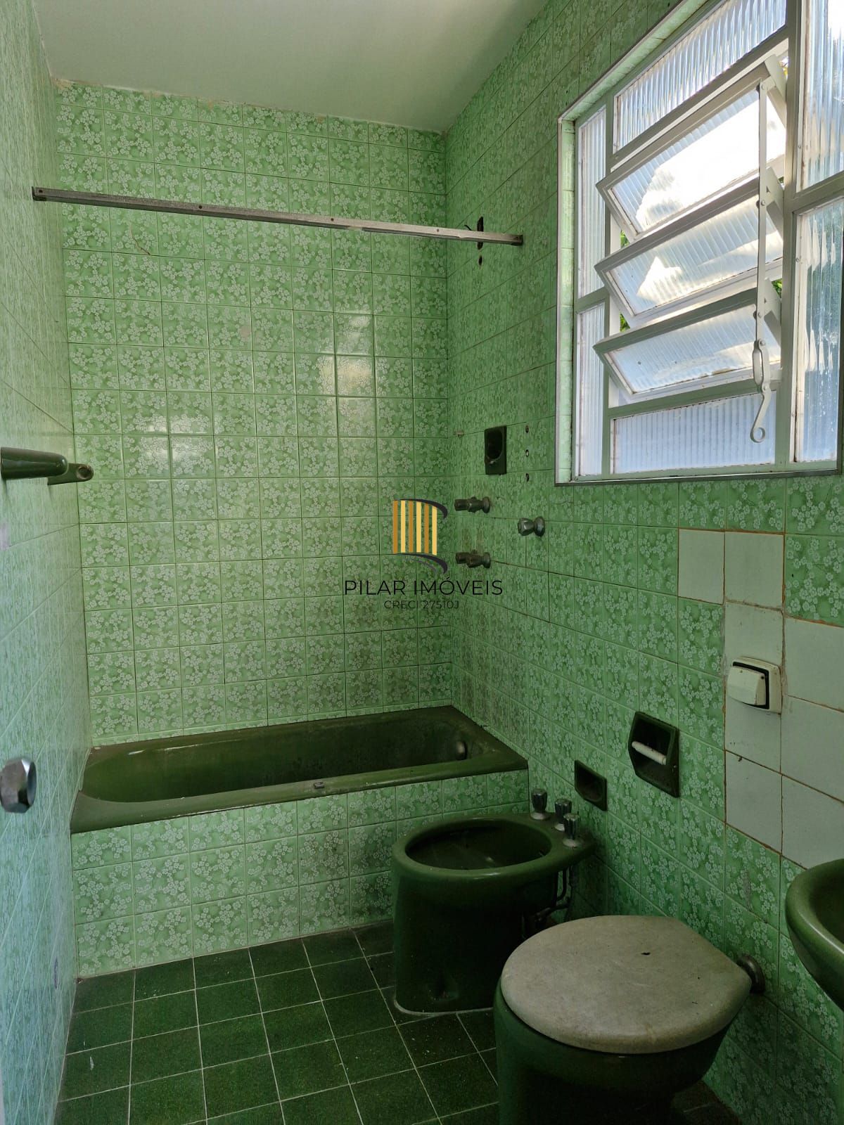 Casa 3 dormitórios, 3 banheiros, bairro Teresópolis.