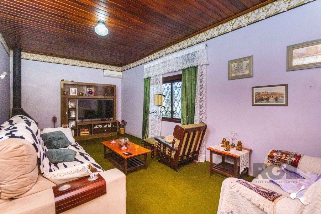 Casa para Venda - 240m², 3 dormitórios, sendo 1 suites, 3 vagas - Cristal