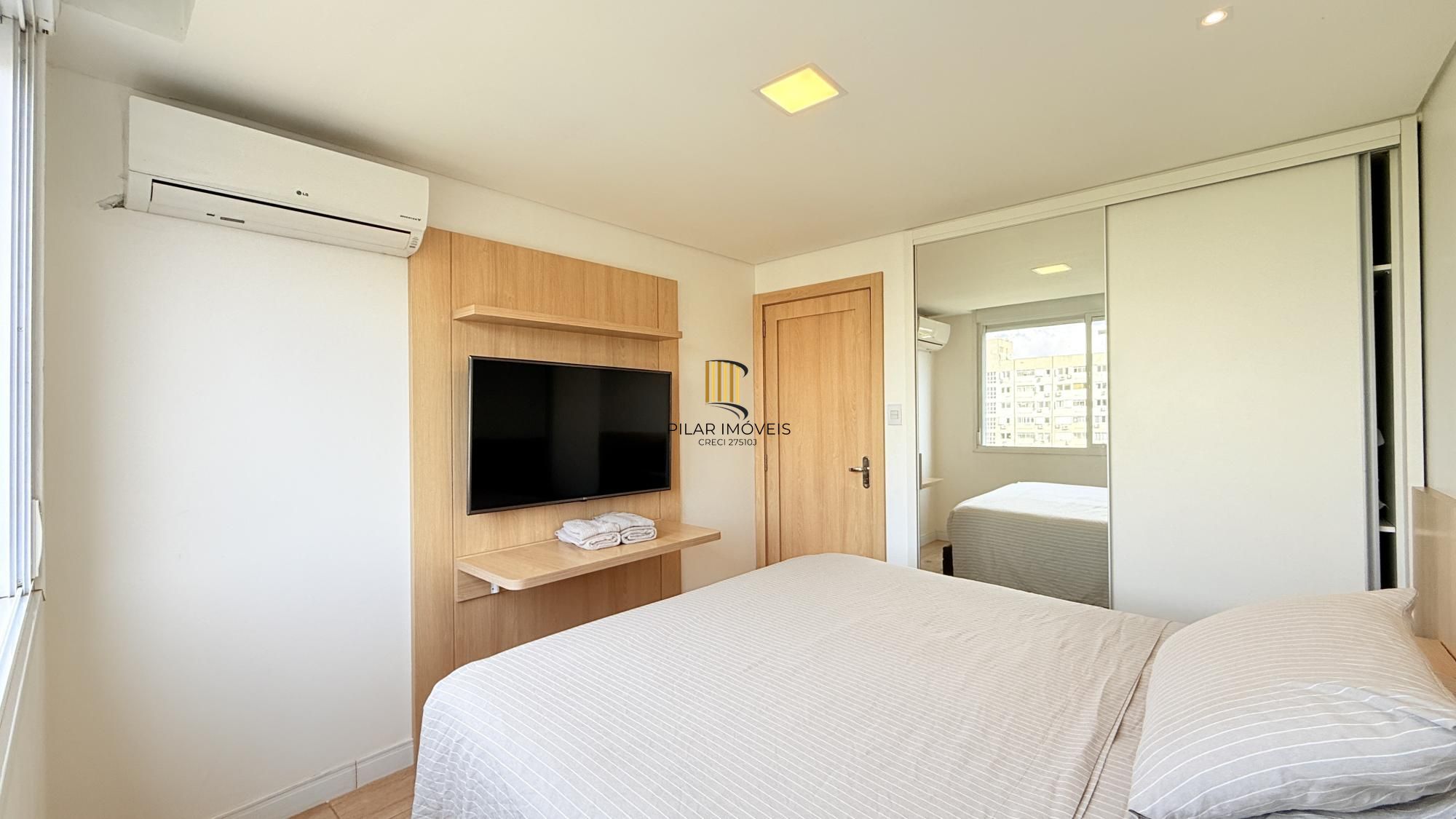 Apartamento de 2 dormitorios á venda no Bairro Centro Histórico.